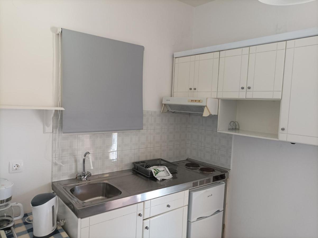 Demy'S Studio Apartment Acharavi  Exterior photo